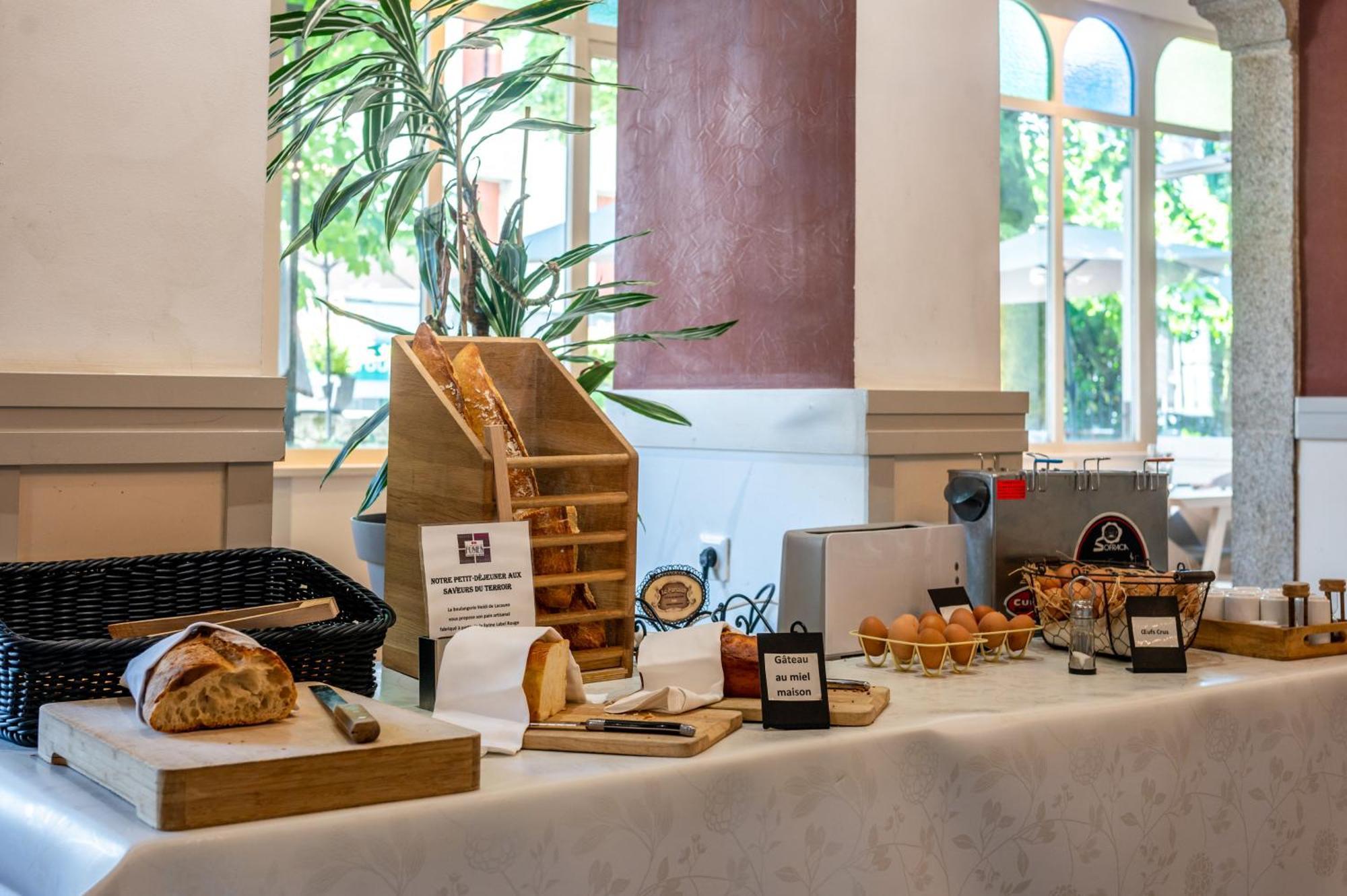 Logis Le Relais De Fusies Hotel Lacaune Ngoại thất bức ảnh