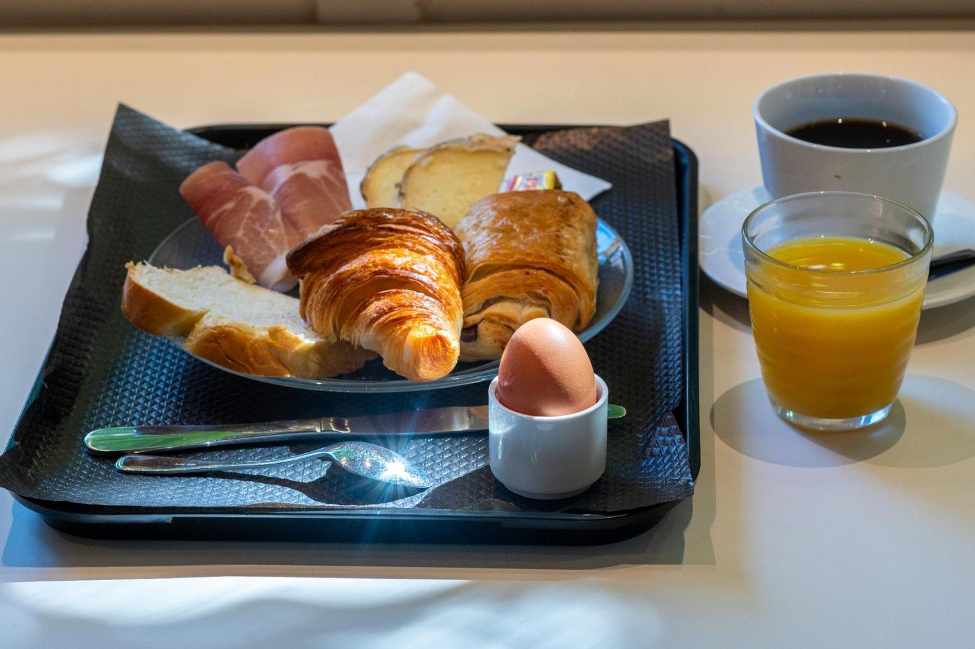 Logis Le Relais De Fusies Hotel Lacaune Ngoại thất bức ảnh